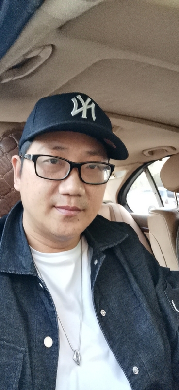 拥抱幸福的第一张照片--永安婚介网