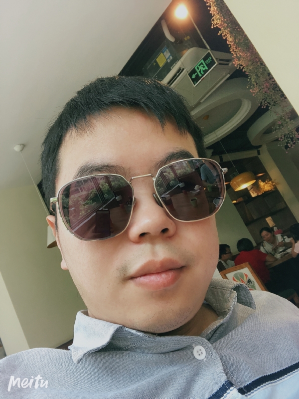 月台等路人的第一张照片--永安婚介网