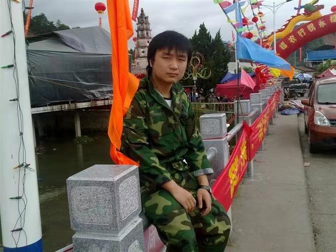如影随形的第二张照片--永安婚介网